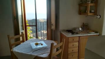 Maison Traditionnelle, 1 chambre, non-fumeur, vue colline | Balcon