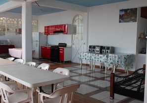 Makan di kamar
