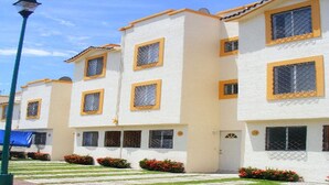 Front of property - LAS Palmas J-24 (Acapulco)