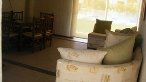 Living area - LAS Palmas J-24 (Acapulco)