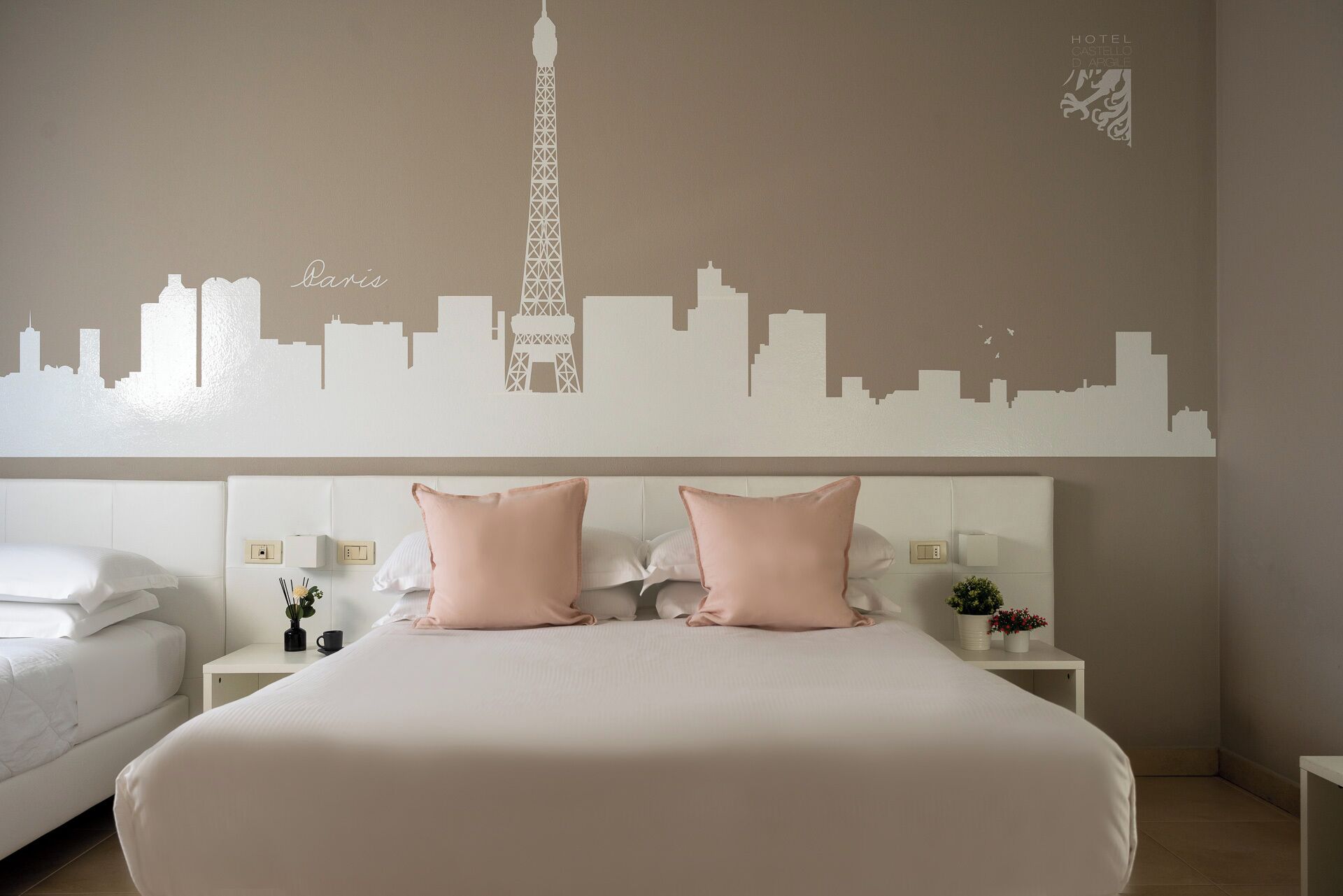 デラックス ルーム | エジプト綿のシーツ、羽毛の掛け布団、低反発ベッド、ミニバー