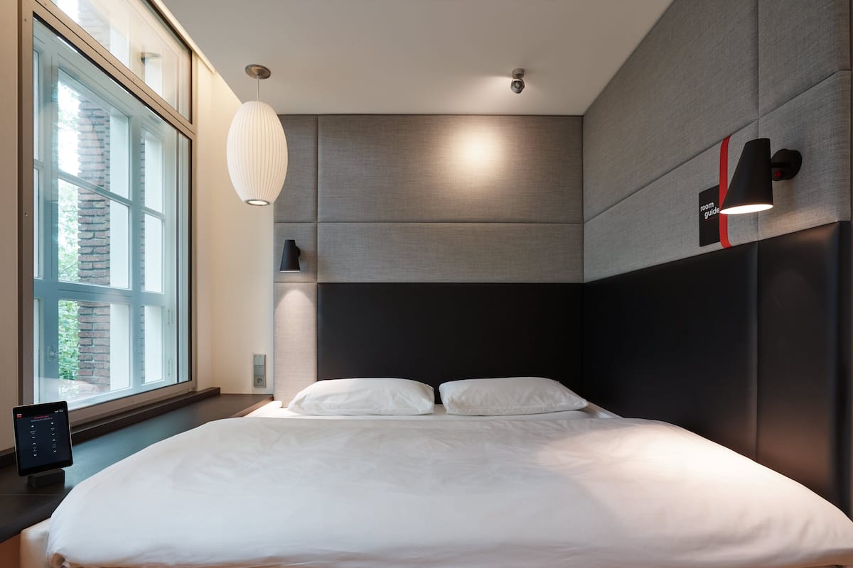 Hochwertige Bettwaren, Pillowtop-Betten, Zimmersafe, Schreibtisch