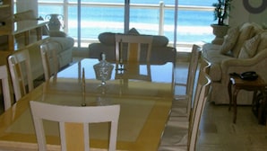 In-room dining - Copan 801 (Acapulco)