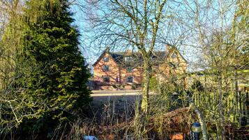 House Chippenhall Hall in Fressingfield - max 23 people | Individually decorated, individually furnished, iron/ironing board