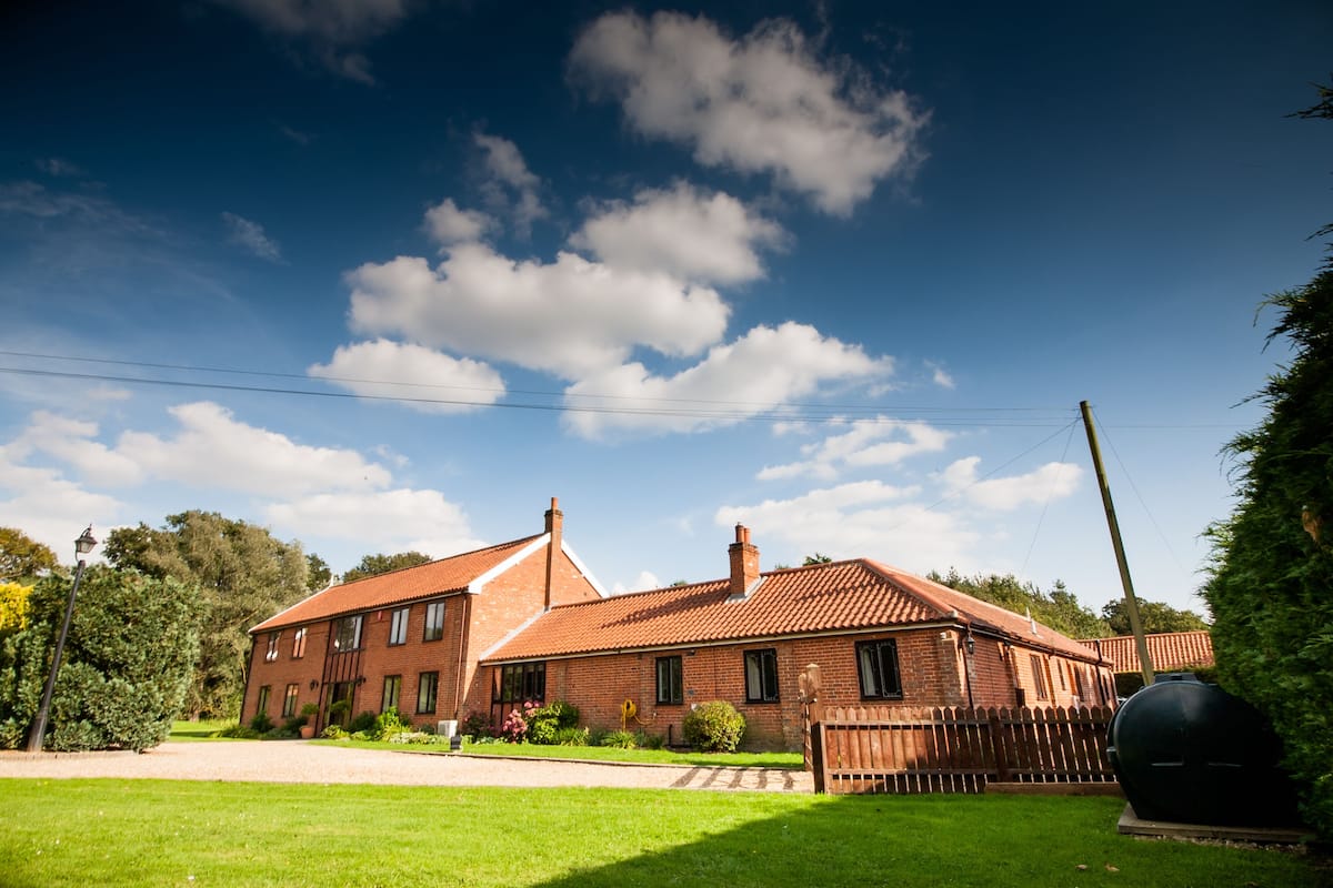 House Highfields Lodge in Thorpe Abbotts - max 23 people | Individually decorated, individually furnished, iron/ironing board