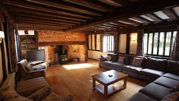 House Waterloo in Tibenham - max 30 people | Living room | Flat-screen TV