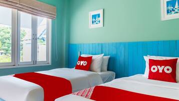 Standard Twin Room | Desk, free WiFi