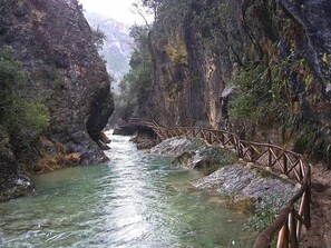 2 hồ bơi ngoài trời 