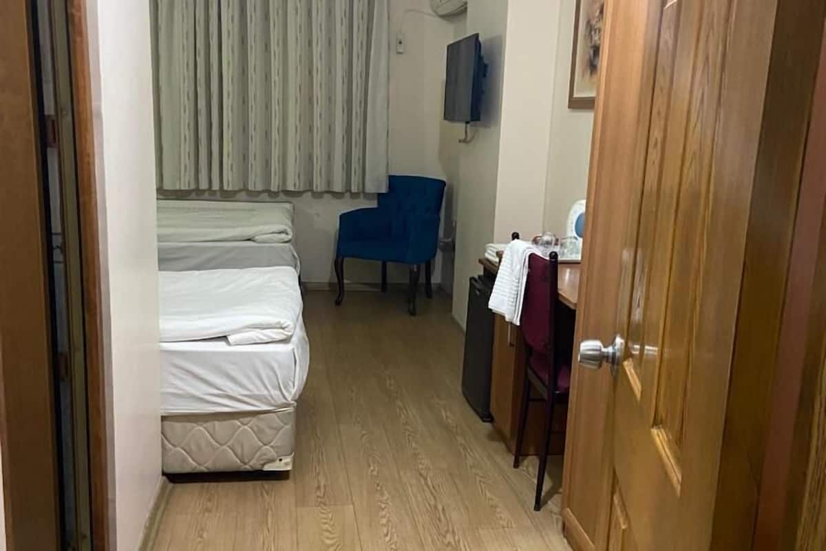 standard twin room | 1 bedroom, minibar, desk, soundproofing