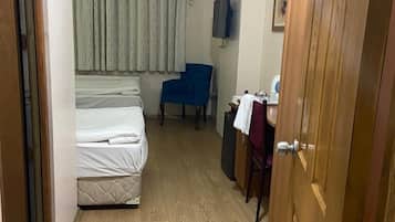 Standard Twin Room | Minibar, desk, soundproofing, free WiFi