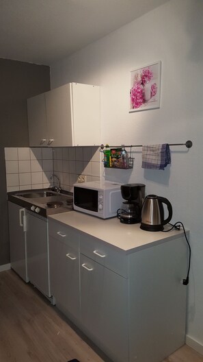 Apartemen Comfort, pemandangan gunung (SP Hotels) | Dapur pribadi | Lemari es besar, microwave, kompor, dan mesin pembuat kopi/teh
