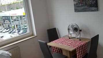 Deluxe Apartment | Living area | 32-inch flat-screen TV with cable channels, TV, table tennis