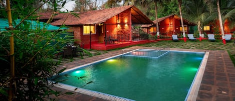 Outdoor pool, sun loungers