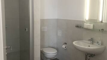 Apartment, eigenes Bad | Badezimmer