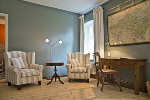 Dobbeltrom (Zinnenhaus) | Oppholdsområde | Bordtennis og bøker