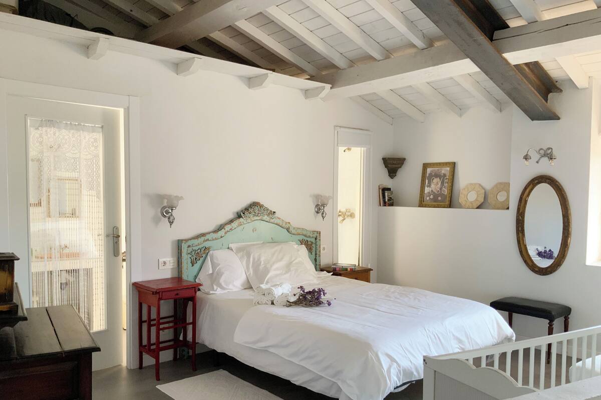 Classic House, 1 Bedroom | 1 bedroom, down duvets, individually decorated, individually furnished