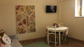 Quadruple Room, Private Bathroom (Medronheiro) | Desk, blackout curtains, free cots/infant beds, free WiFi