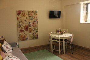 Quadruple Room, Private Bathroom (Medronheiro) | Desk, blackout drapes, free cribs/infant beds, free WiFi
