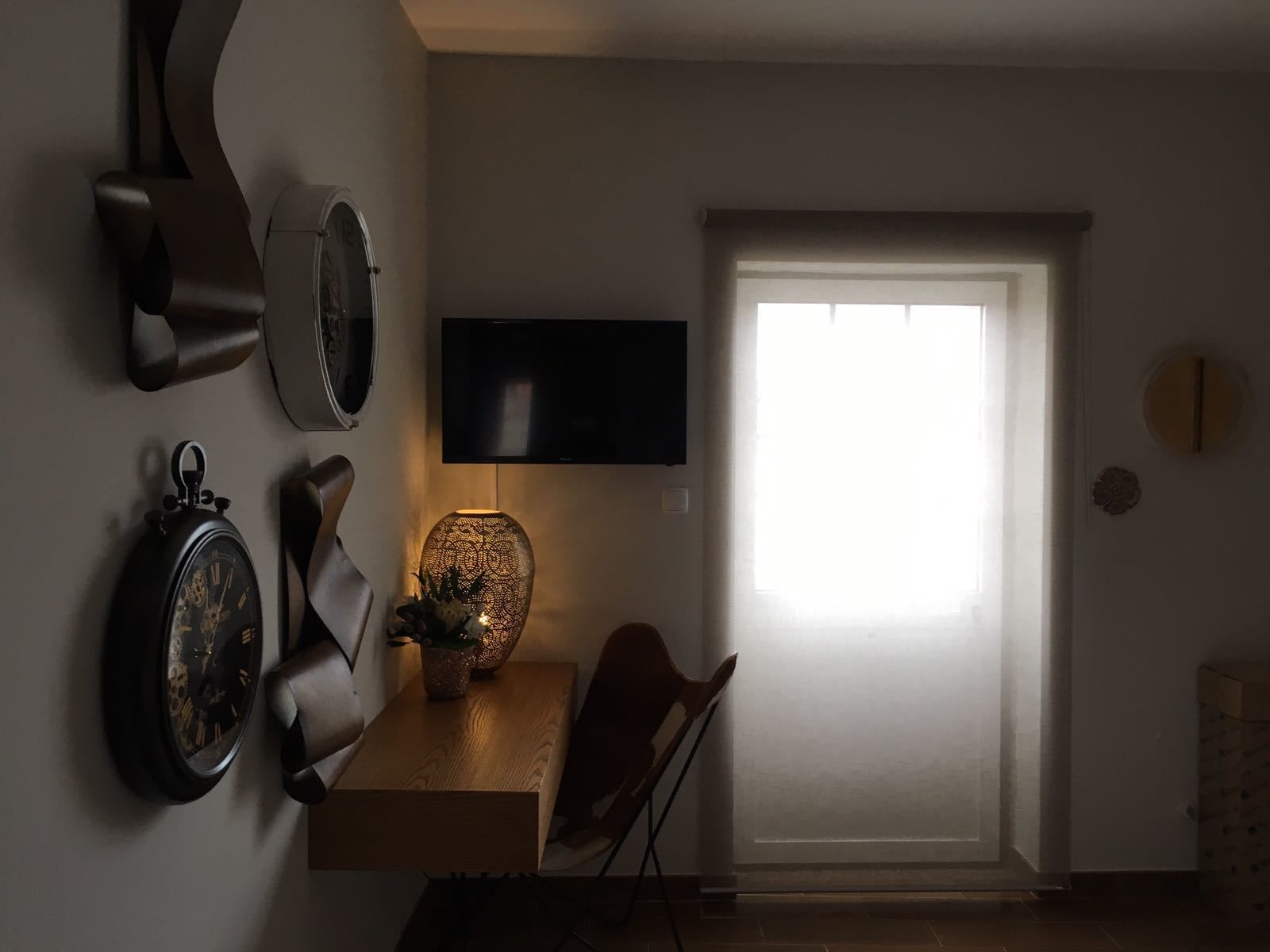 Phòng đôi, phòng tắm dùng chung (Time) | Bàn, màn/rèm cản sáng, nôi (giường cho trẻ sơ sinh) miễn phí 