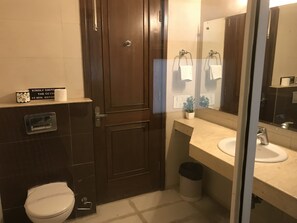 Suite, 1 Queen Bed, Non Smoking | Bathroom | Shower