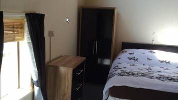 Studio, Kitchenette | Iron/ironing board, free WiFi, bed sheets