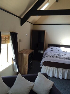 Studio, Kitchenette | Iron/ironing board, free WiFi, bed sheets