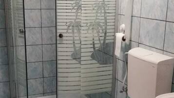 Basic Suite, Multiple Beds, Lake View | Bathroom | Shower, free toiletries, towels