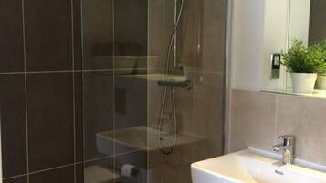 Apartment, 1 Bedroom | Bathroom | Shower, free toiletries, towels