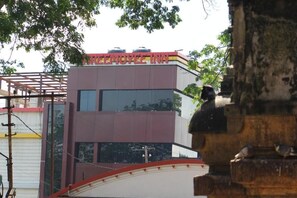 Exterior - Hotel Shreemoyee Inn (Guwahati)