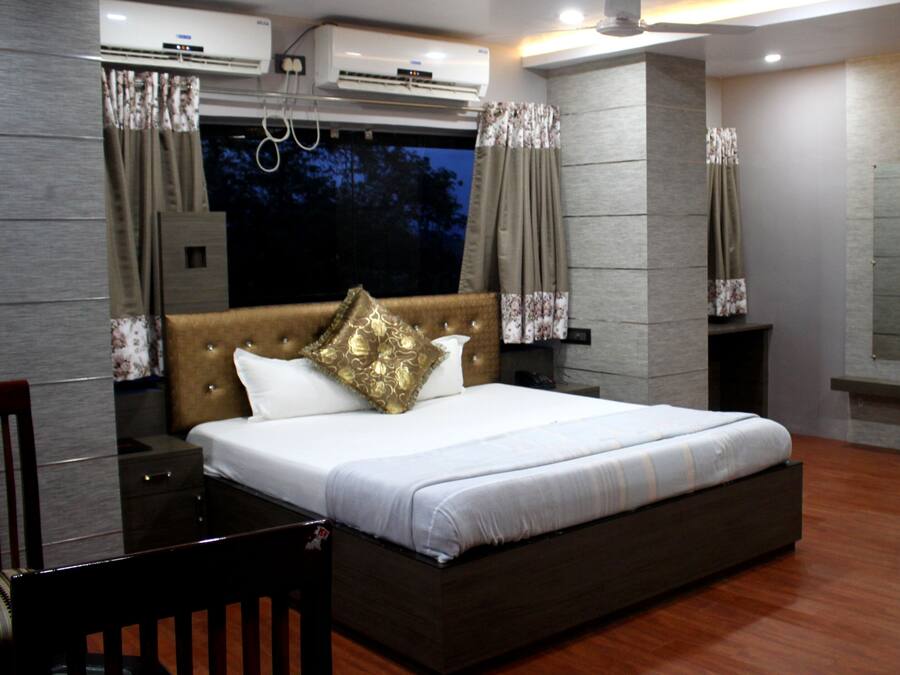 Superior Room | Soundproofing, iron/ironing board, free WiFi, bed sheets