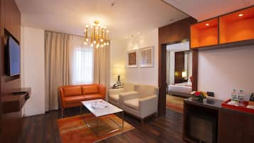 Family Double Room, 1 Double Bed, Non Smoking | Living area | Flat-screen TV