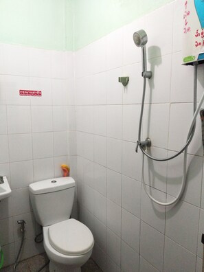 Twin Bungalow  | Badezimmer | Dusche, kostenlose Toilettenartikel