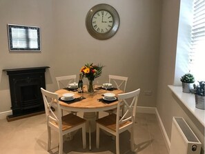 Cottage, 2 Bedrooms | In-room dining
