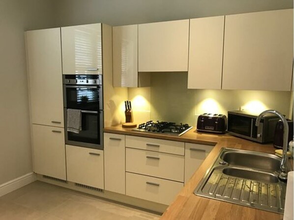Cottage, 2 Bedrooms | Private kitchen