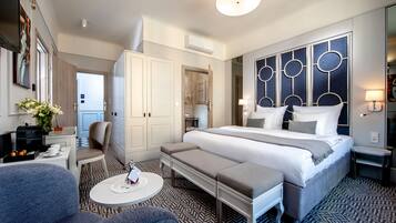 Premium bedding, in-room safe, desk, blackout drapes