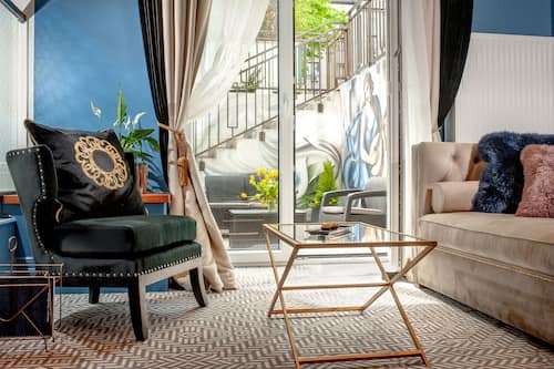Luxury Apartment, 1 Bedroom (with private garden)