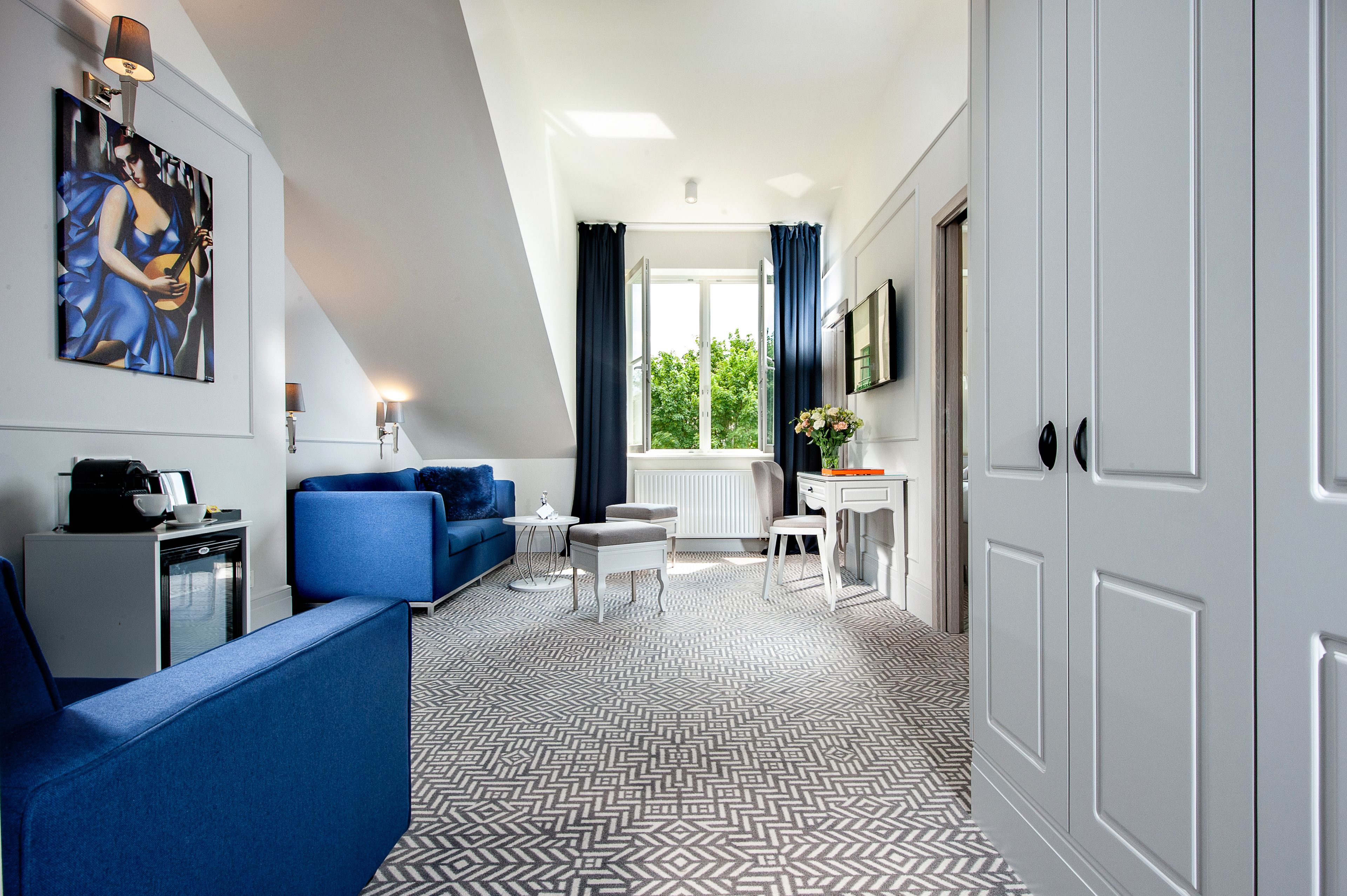 deluxe apartment, 1 bedroom | living room | tv