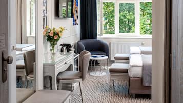 Dobbelt- eller tomannsrom – classic | Sengetøy av topp kvalitet, safe på rommet og skrivebord