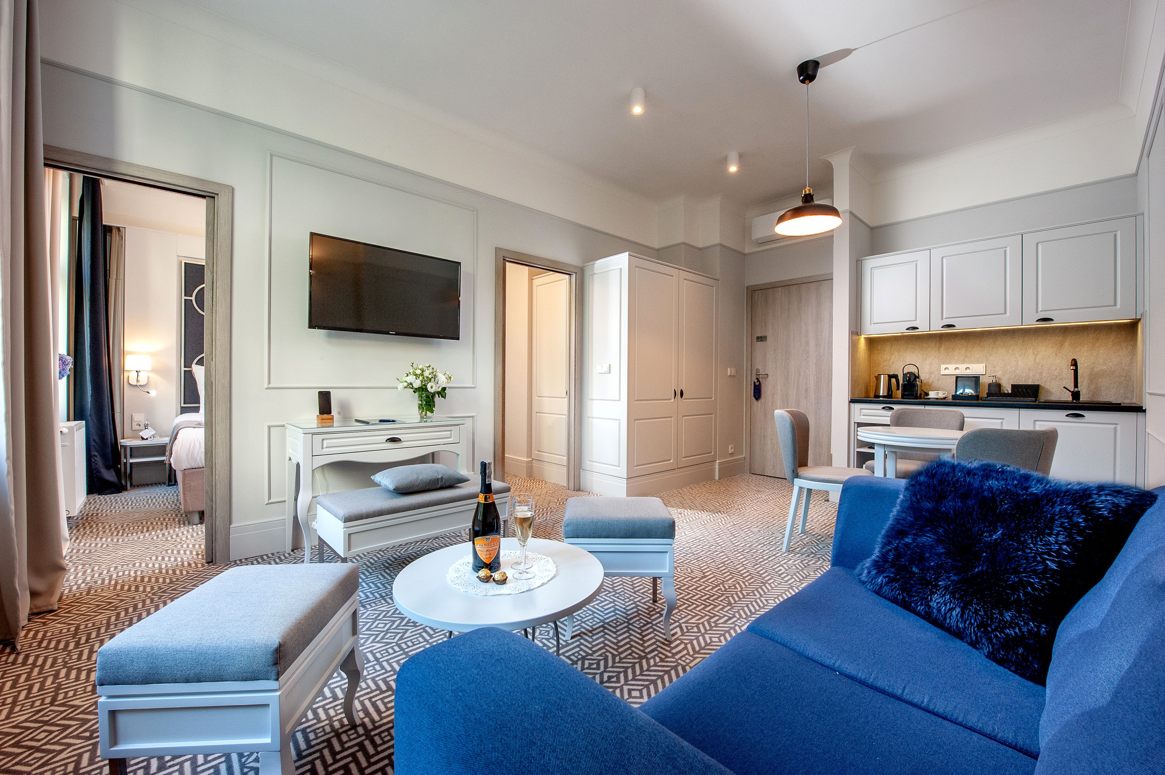 premier apartment, 1 bedroom, kitchenette | private kitchen | fridge, espresso maker, coffee/tea maker, electric kettle