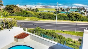 Unclassified image, 4 of 18, button - 16 on Nautica (Cape Town)