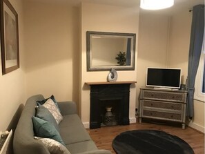 House, 2 Bedrooms | Living room