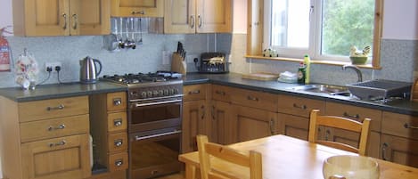 Casa, baño en la habitación, vista al mar | Imagen general