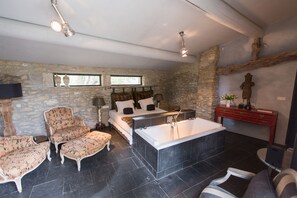 Deluxe-Doppel- oder -Zweibettzimmer | Verdunkelungsvorhänge, kostenloses WLAN, Bettwäsche