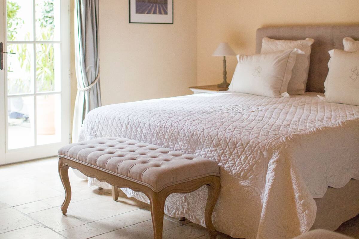 Casa (Rosiers) | Cortinas blackout, Wi-Fi de cortesia, roupa de cama