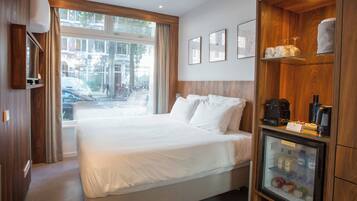 Deluxe Double Room, 1 Queen Bed | Premium bedding, free minibar, blackout curtains, iron/ironing board
