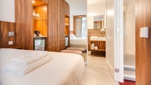 Dobbeltrom – deluxe, 1 queensize-seng | Sengetøy av topp kvalitet, minibar (inkludert) og blendingsgardiner