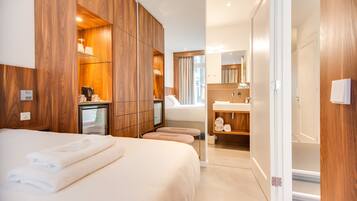 Deluxe Double Room, 1 Queen Bed | Premium bedding, free minibar, individually decorated