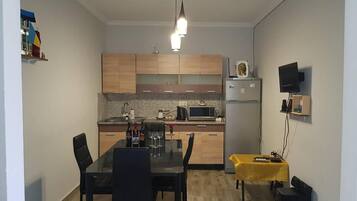 Cookware/dishes/utensils