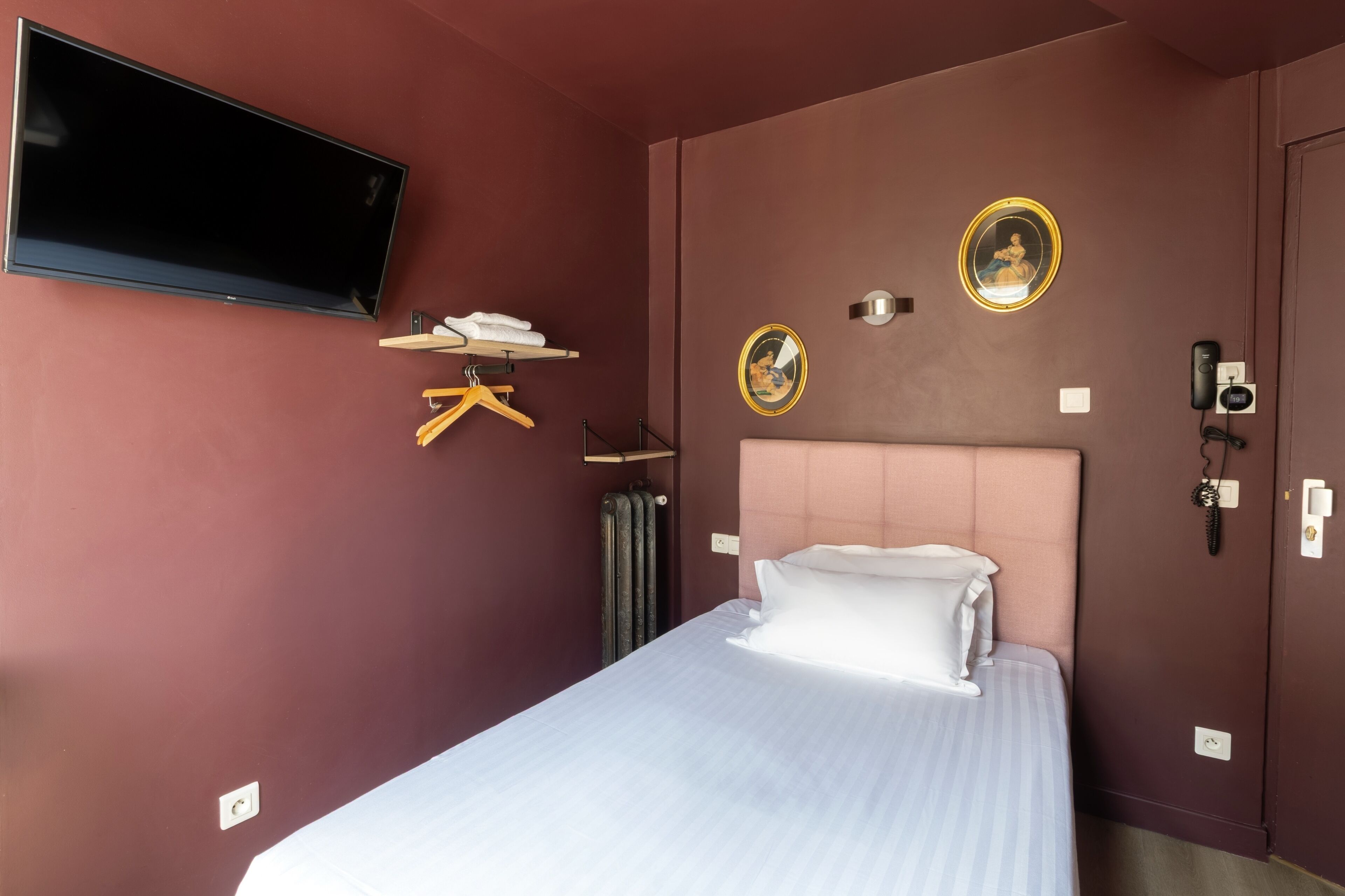 Chambre simple avec toilette sur le palier | 獨特設計、獨特裝修、書桌、隔音