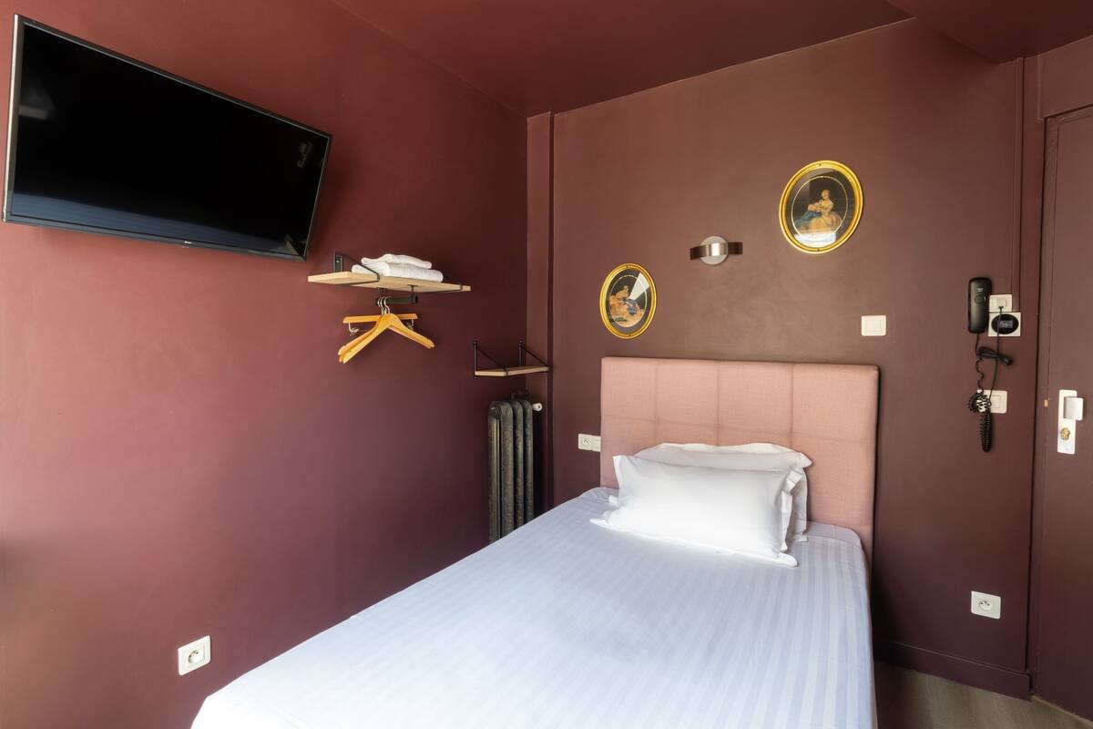Chambre simple avec toilette sur le palier | 책상, 방음 설비, 다리미/다리미판, 무료 WiFi